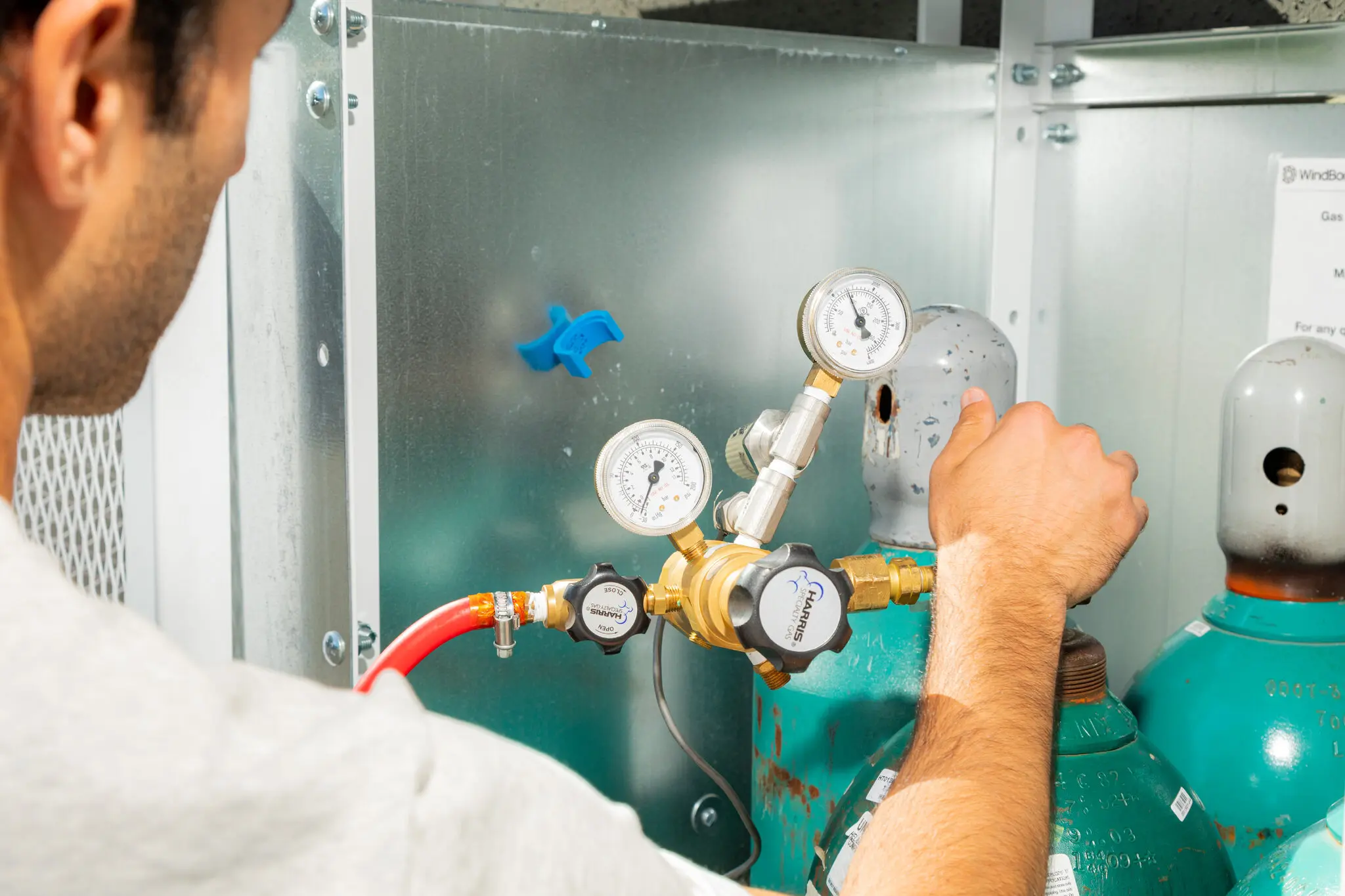 Каністри з гелієм у WindBorne.